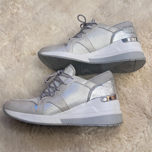 MICHAEL KORS Women's Liv Leather and Mesh Trainer Sneakers size: 8 - Picture 5 of 14